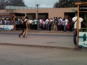 Article : Abidjan et son transport low-cost &agrave; prix d&rsquo;or : &laquo; le bus de la SOTRA &raquo;